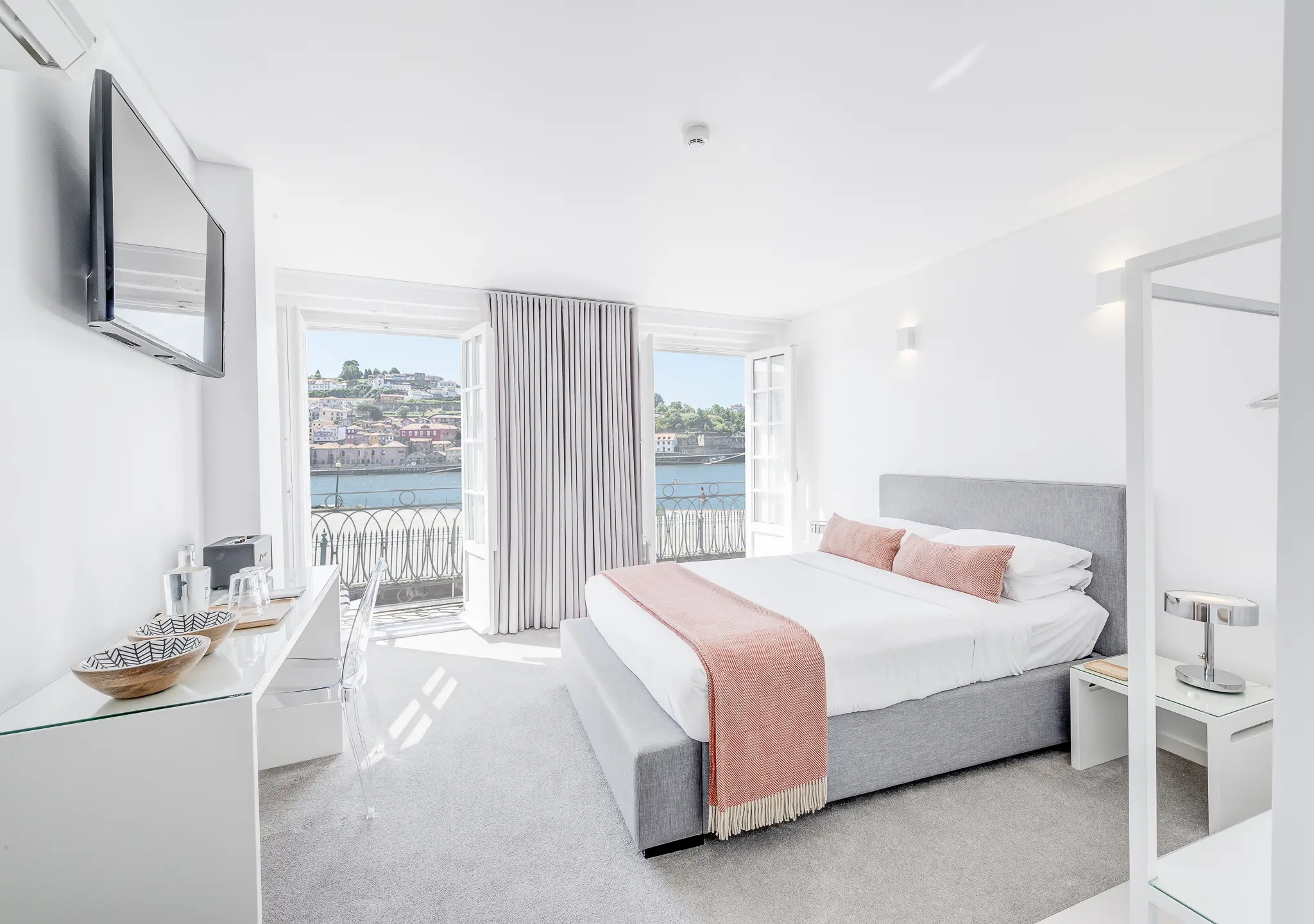 Oporto Guesthouses - Miragaia Suites